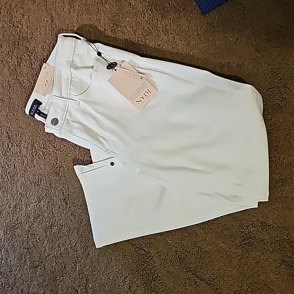 NWT  NYDJ White Denim Jeans 8